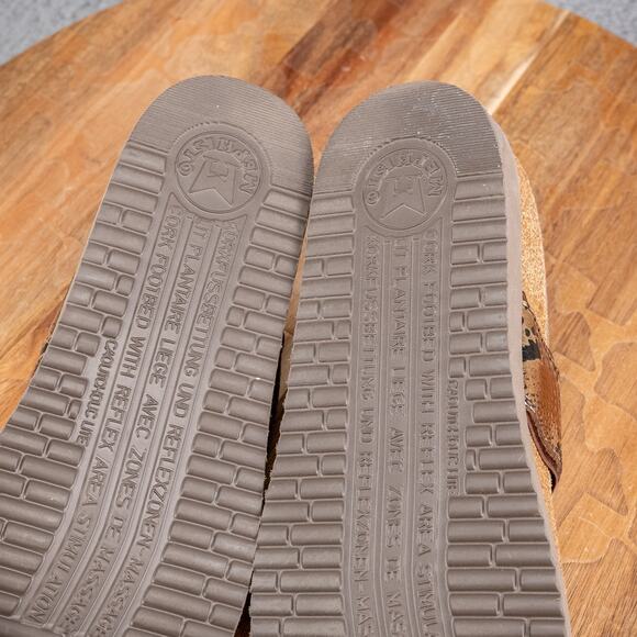 Mephisto Womens Bronze Gold Metallic Toe Thong Leather Sandals Sz 38 /US 8 - Picture 8 of 8